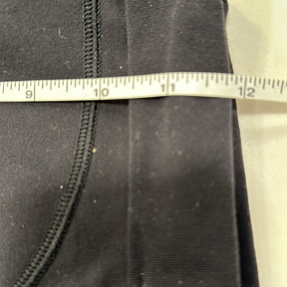 Lululemon Pocket Cuff Shorts - Picture 8 of 8